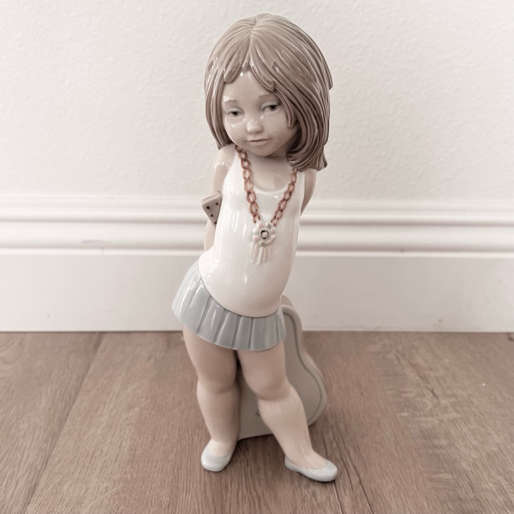 Lladro Zaphir Figurine Girl With Guitar - Made In Spain - Vintage SUPER RARE 11”